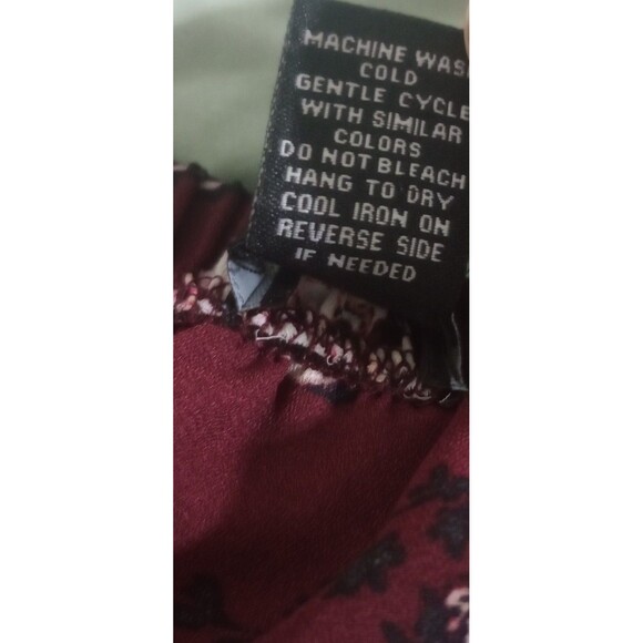 Rue 21 Scoop Neck‎ Top Burgundy Red Pink Roses Floral Pattern Size Large - Picture 5 of 5